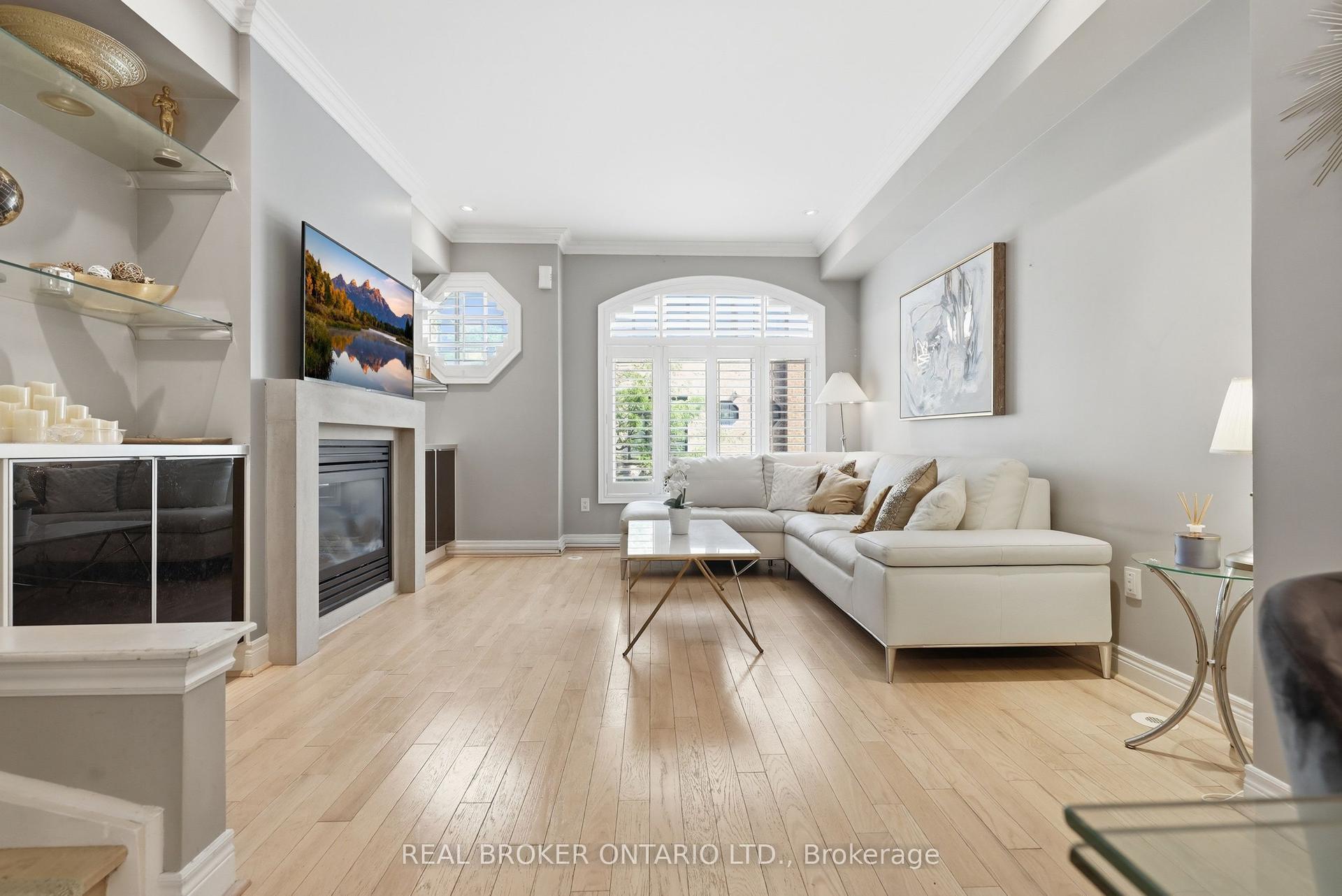 39 Lobo Mews, Toronto — Townhouse for sale, photo 1