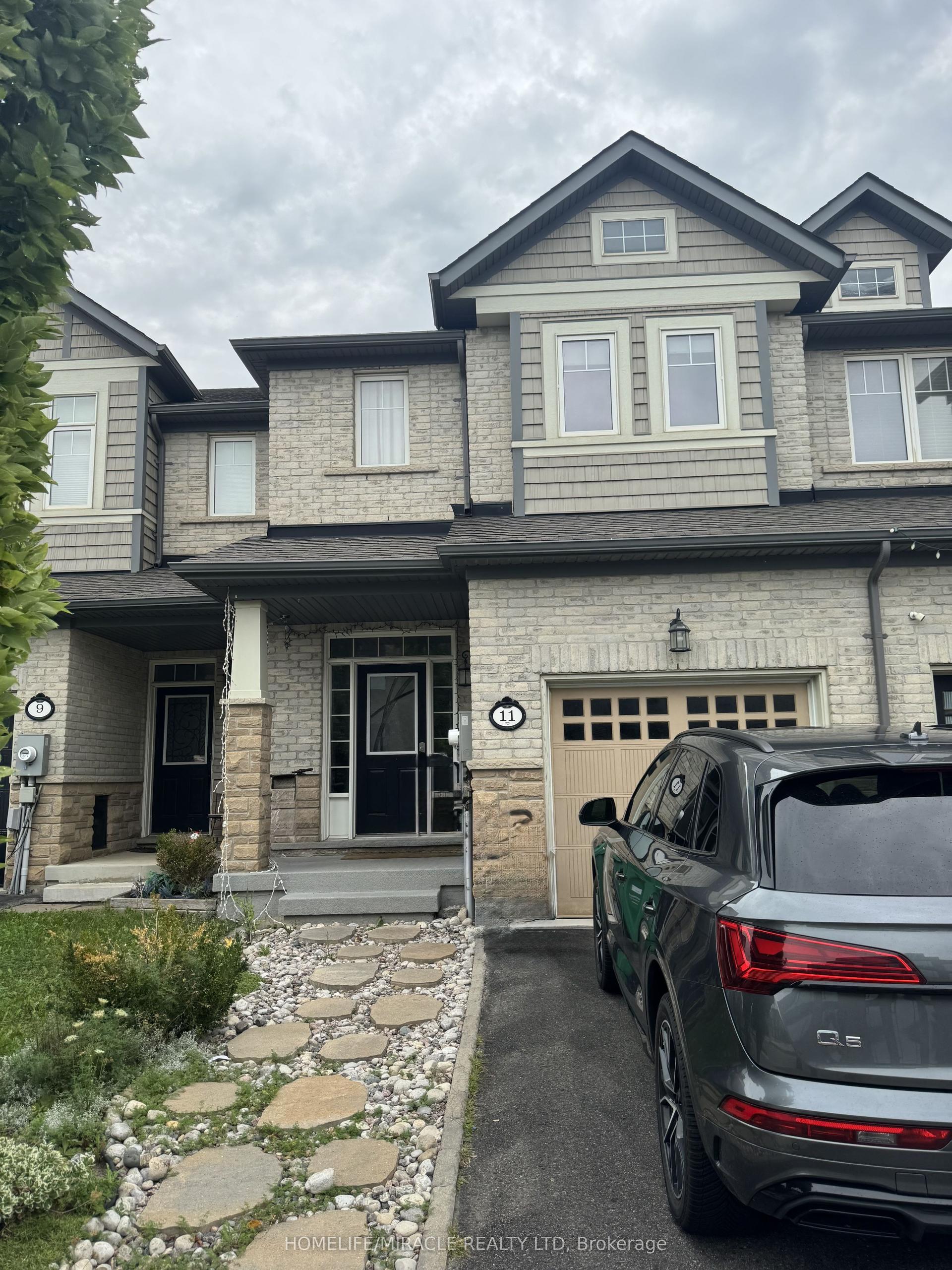 11 Stowmarket Street, Caledon — Townhouse for lease, photo 1