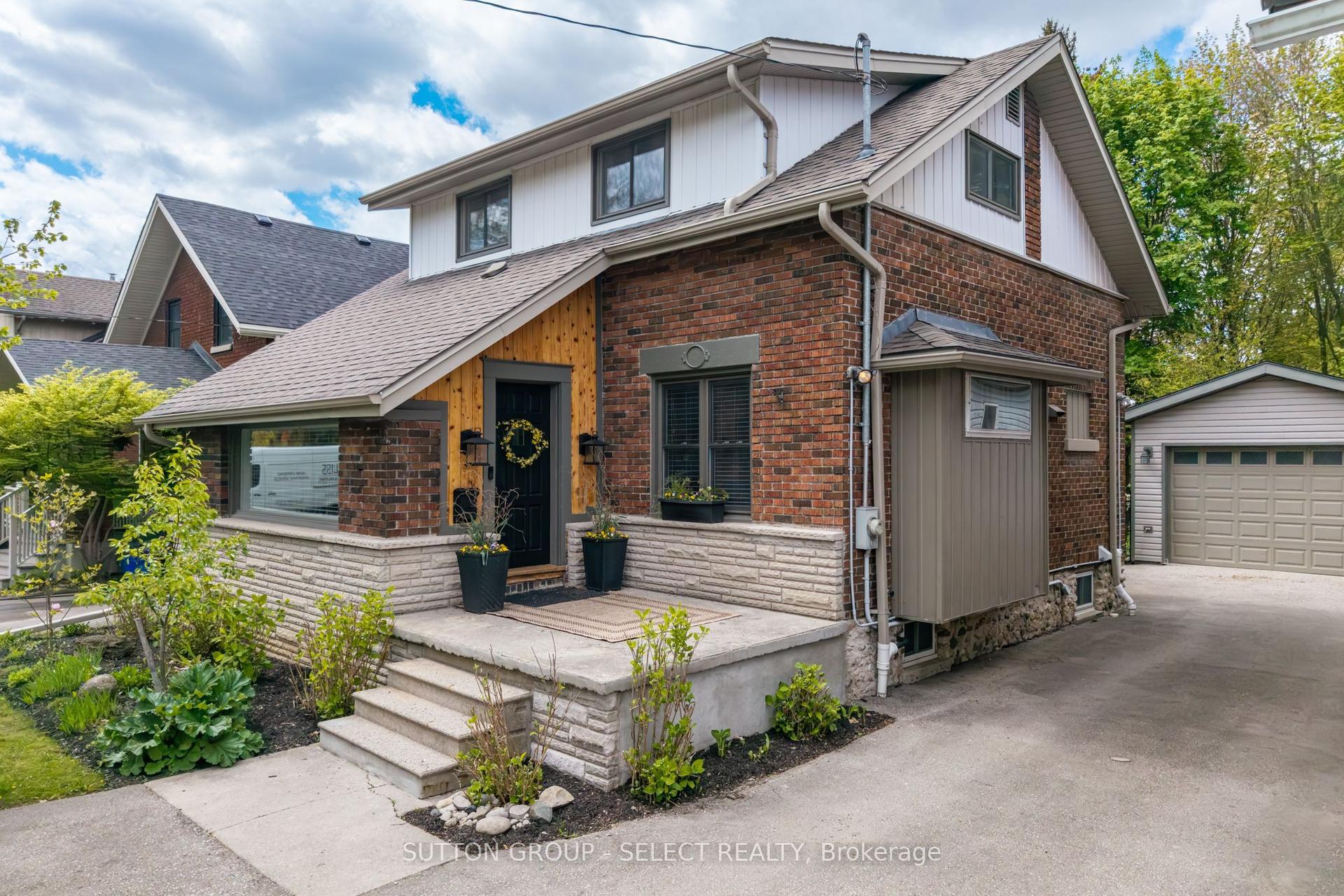 442 Victoria Street — photo 1