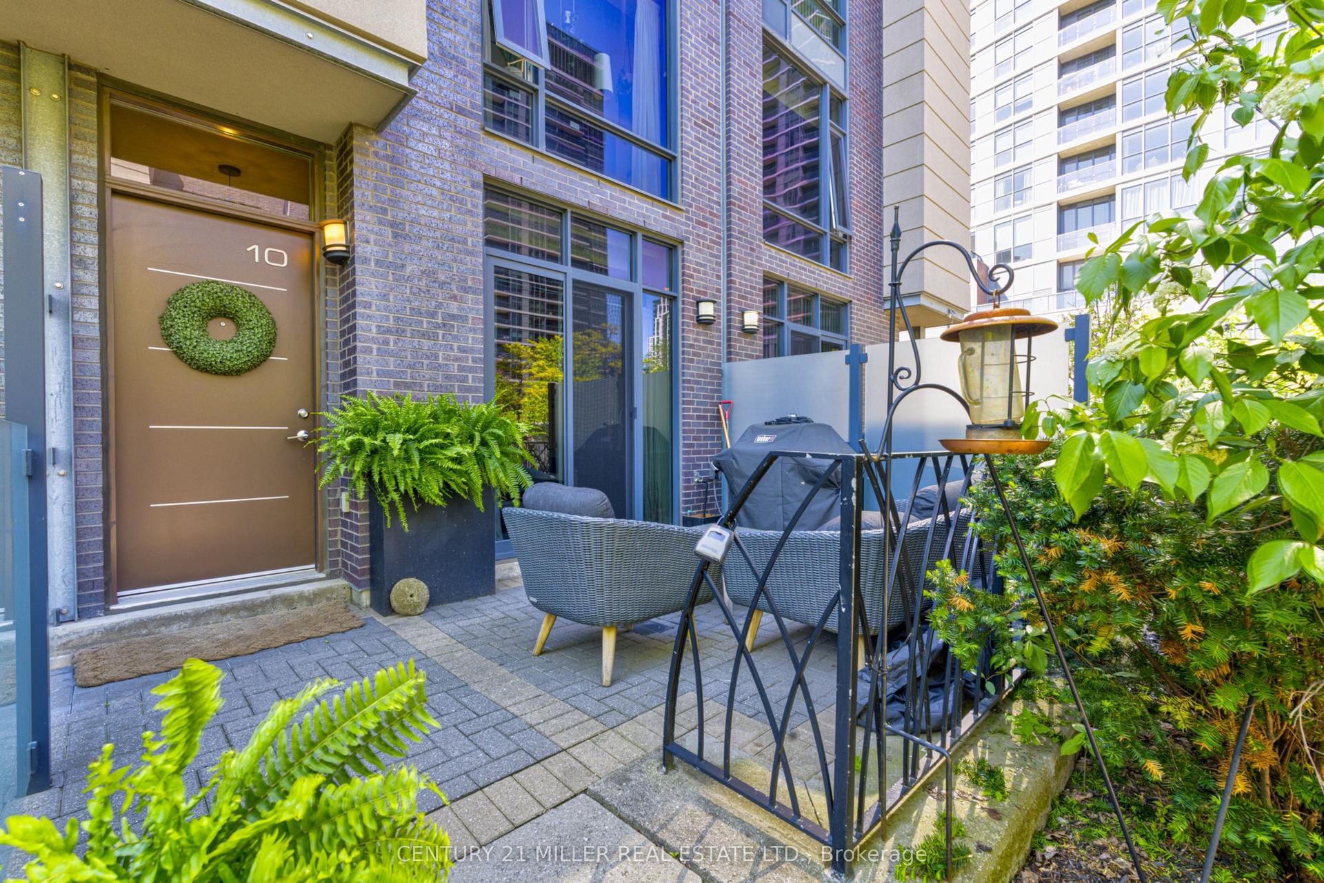 15 Valhalla Inn Road TH10 #TH10 — photo 1