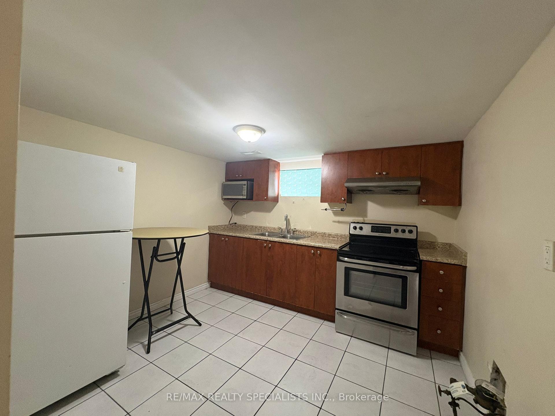 25 Aloma Crescent LOWER #LOWER — photo 1