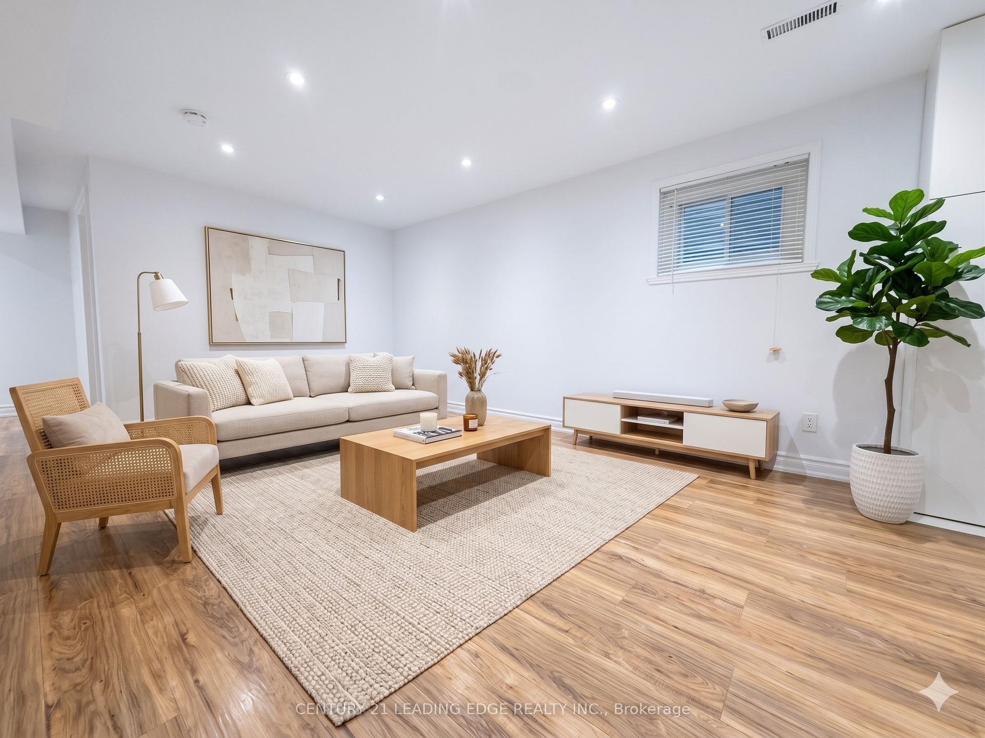 21 Colinayre Crescent, Toronto — Detached for lease, photo 1
