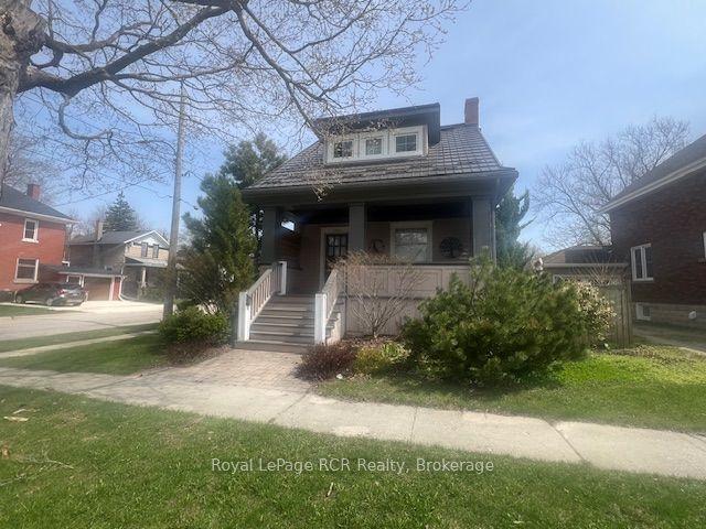 190 Victoria Avenue N — photo 1