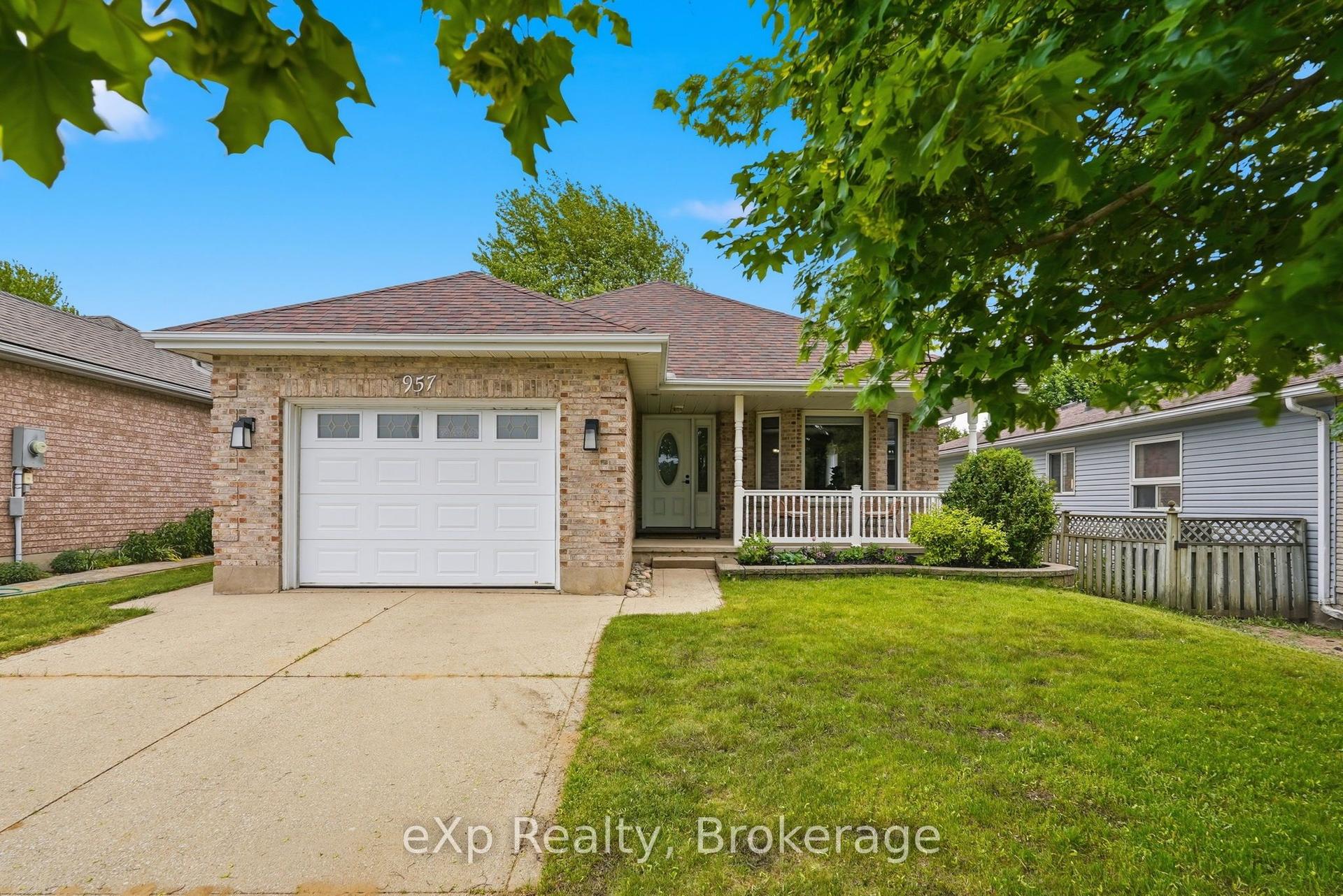 957 Waterloo Street — photo 1