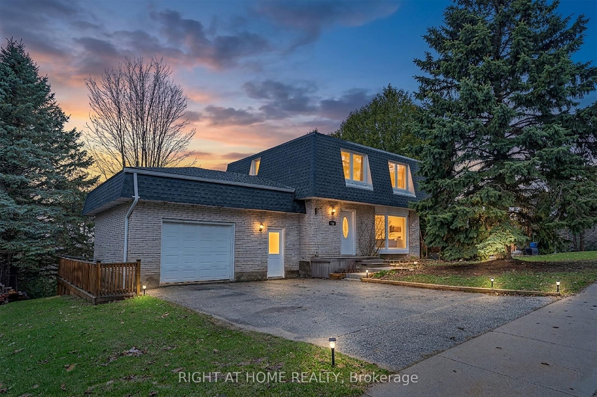 384 Countess Street N — photo 1