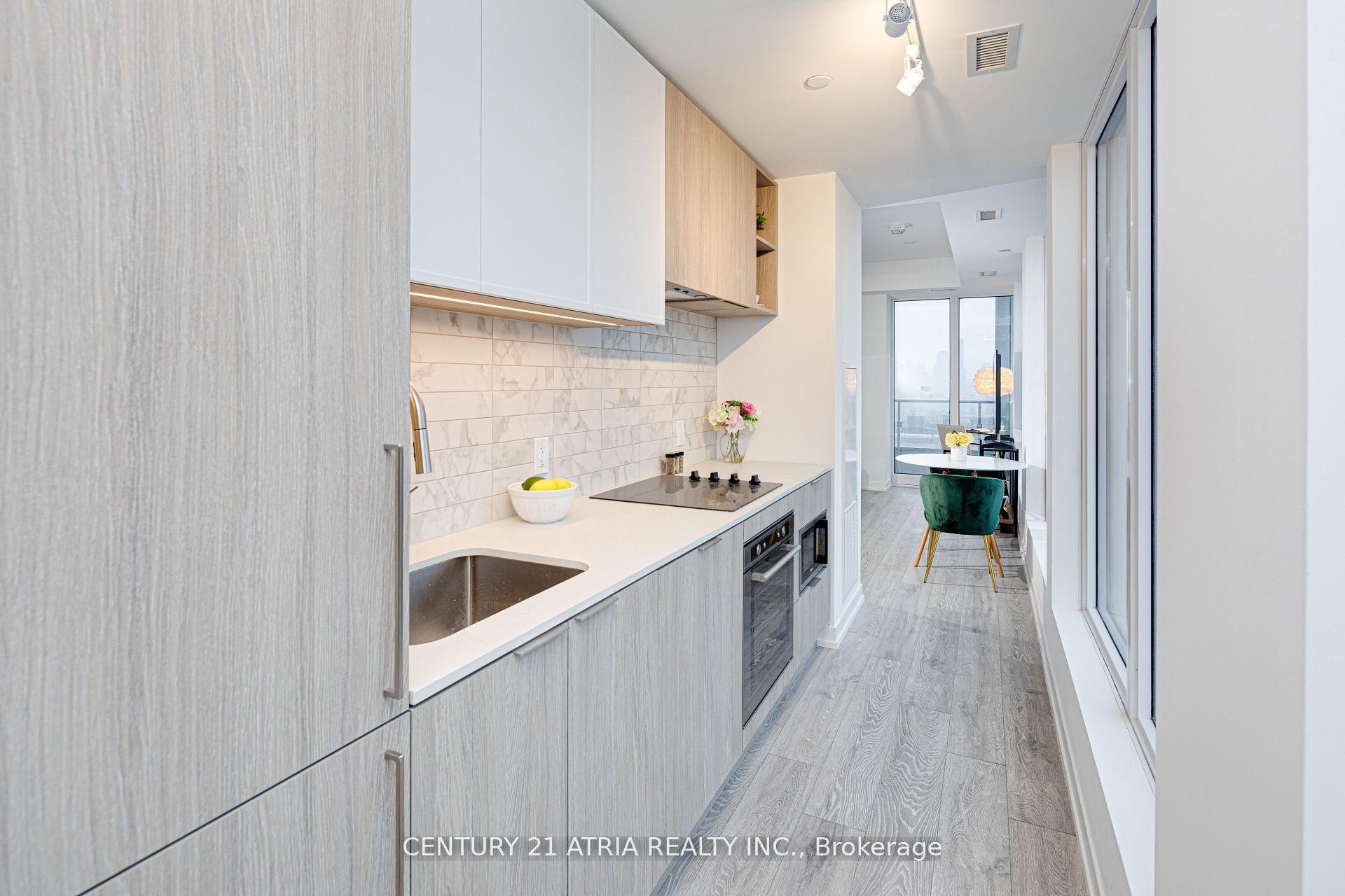2020 Bathurst Street 1820 #1820 — photo 1