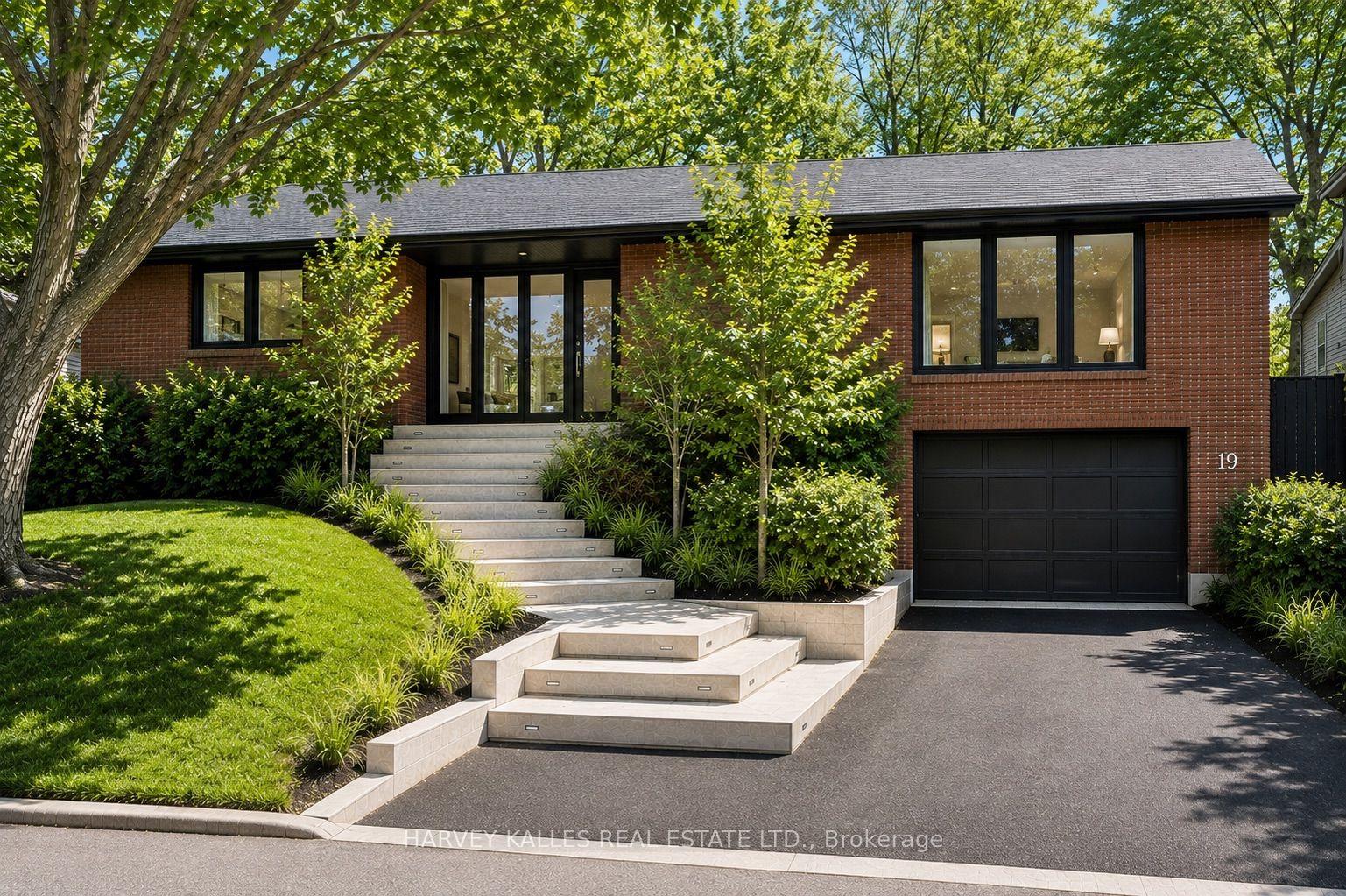 19 Blair Athol Crescent, Toronto — Detached for sale, photo 1