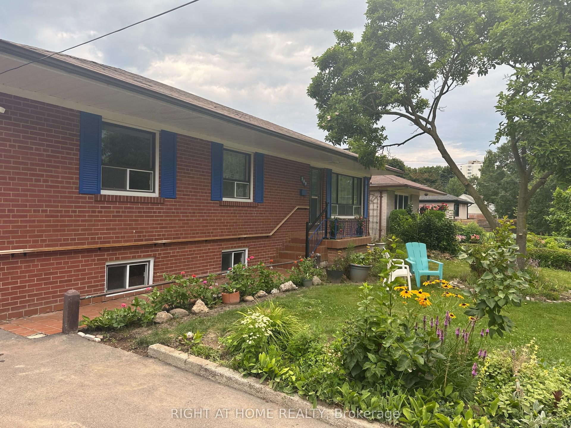 309 Queen Mary Drive, Oakville — Detached for lease, photo 1