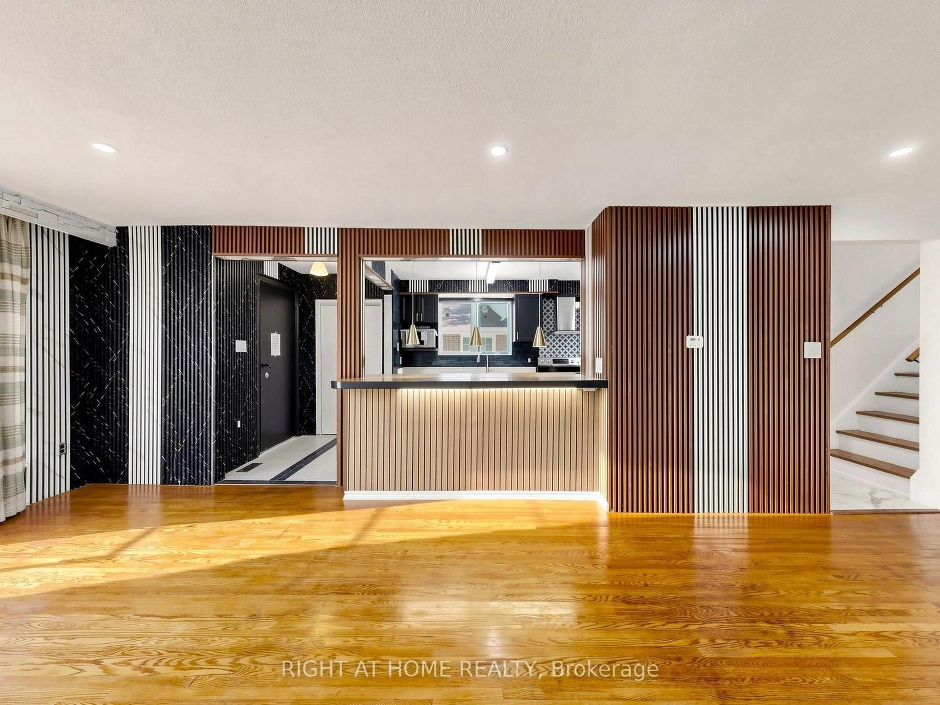65 Darlingside Drive, Toronto — Semi-Detached for sale, photo 1