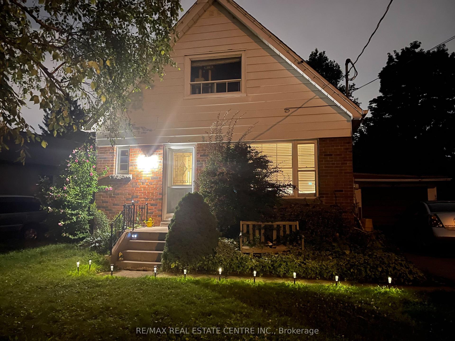 34 Singleton Road Main Floor #Main Floor, Toronto — Detached for lease, photo 1