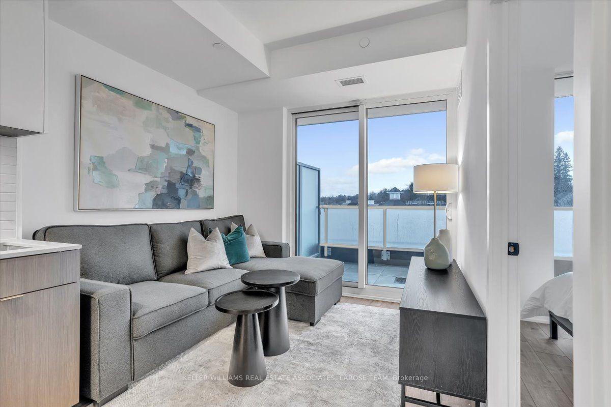 215 Lakeshore Road W 205 #205, Mississauga — Condo for lease, photo 1