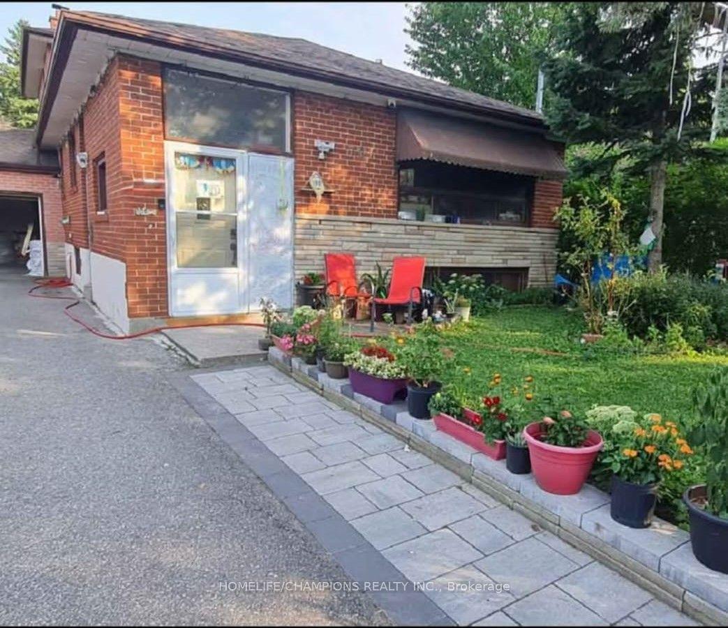 701 N Brimorton Drive NE, Toronto — Detached for lease, photo 1