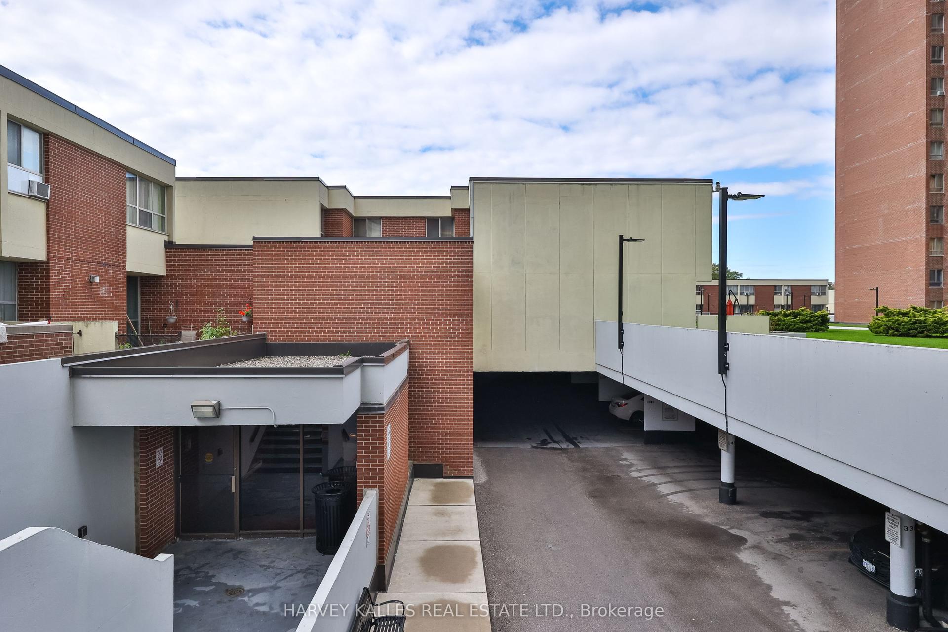 10 Crescent Town Road 301 #301, Toronto — Condo Town for sale, photo 1