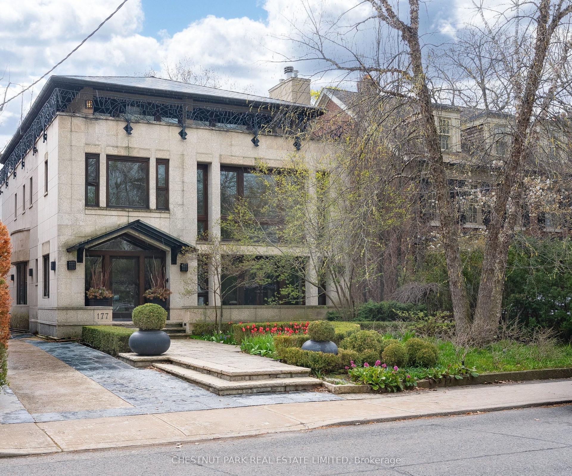 177 Roxborough Drive — photo 1