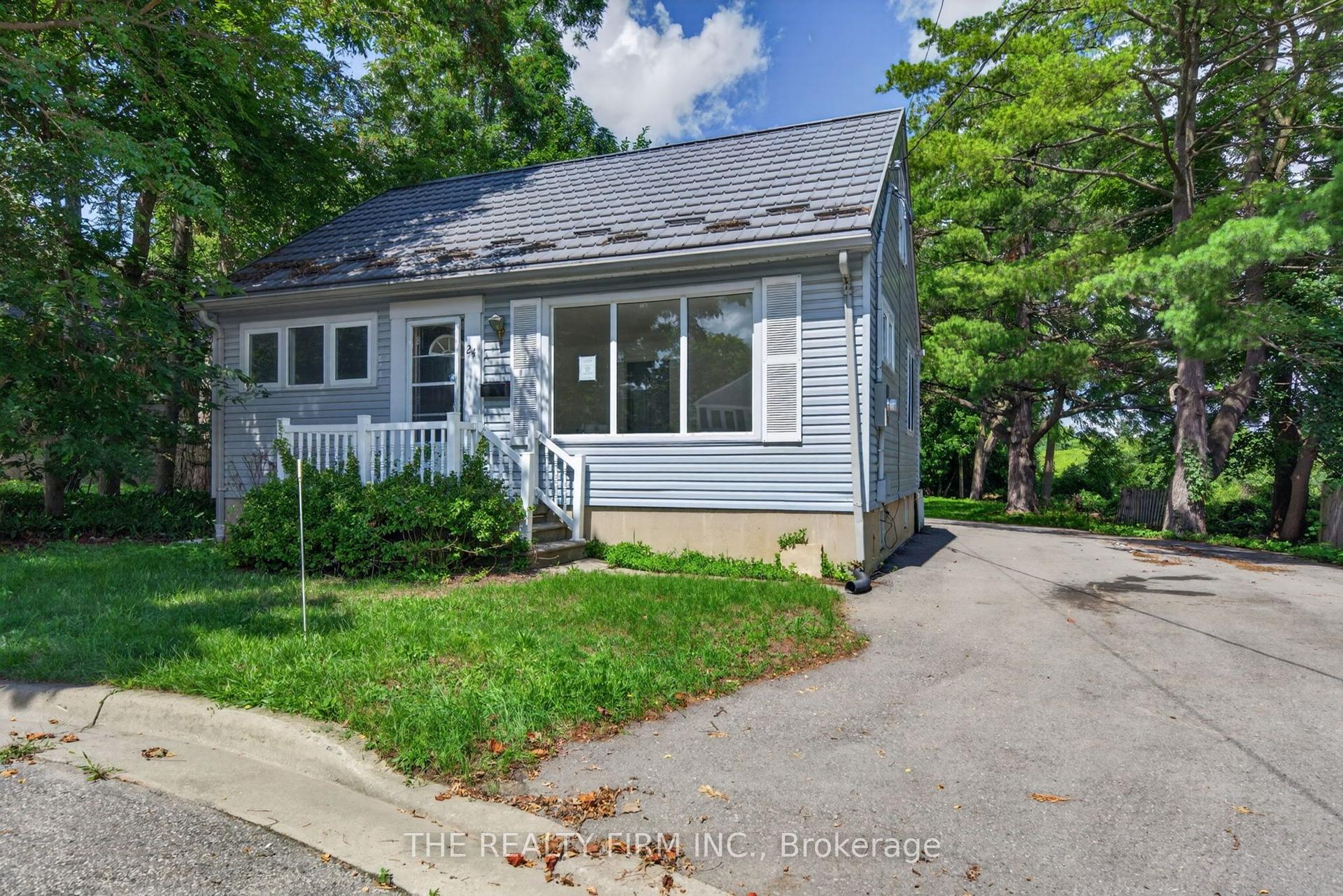 24 Fairview Court, London South — Detached for sale, photo 1
