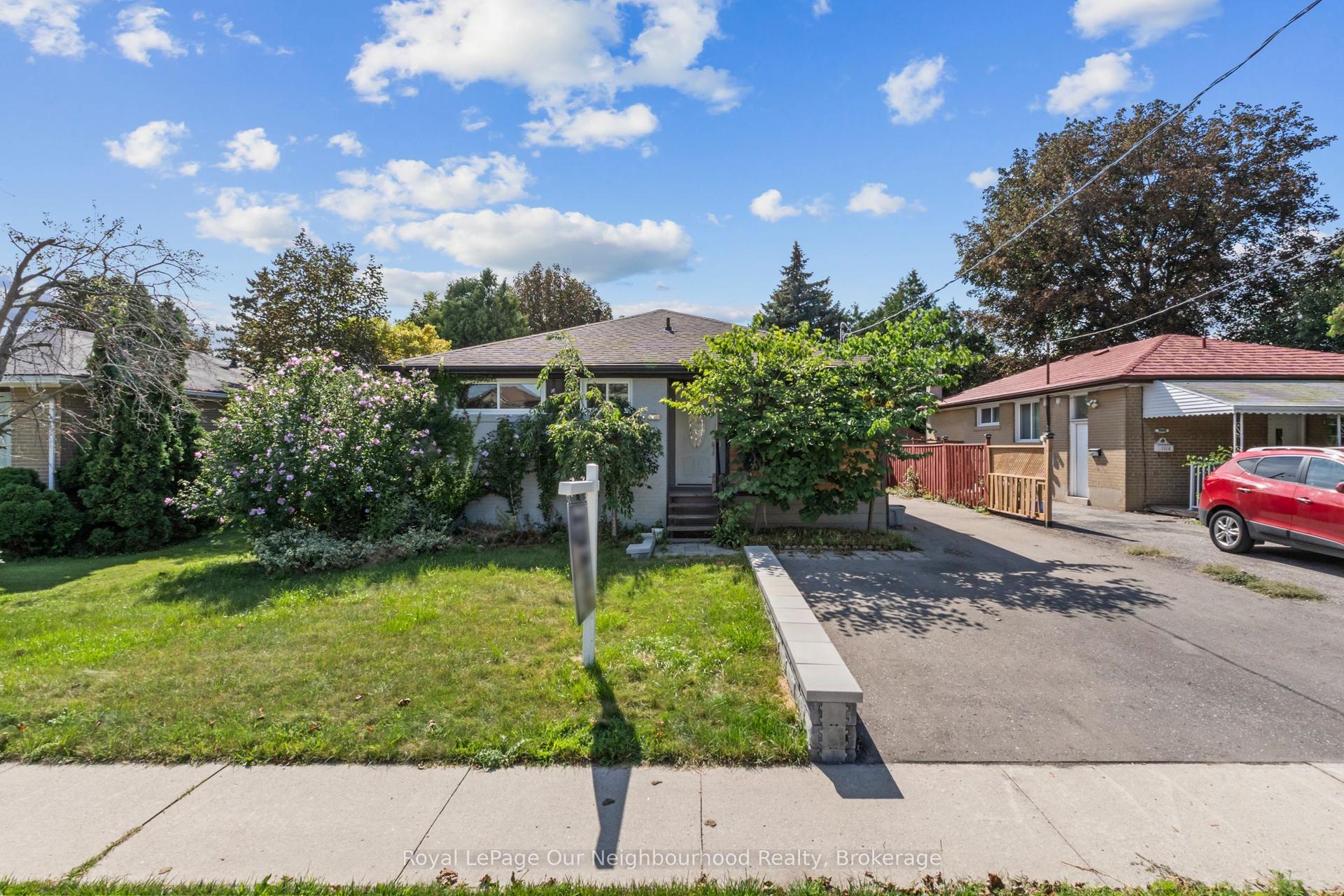 1016 Centre Street N, Whitby — Detached for sale, photo 1
