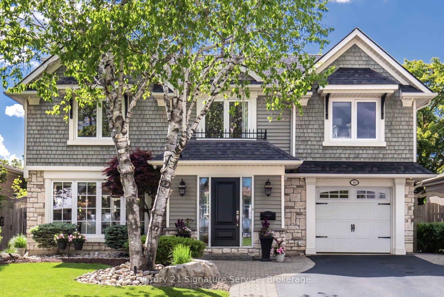 16 Ferndale Crescent — photo 1