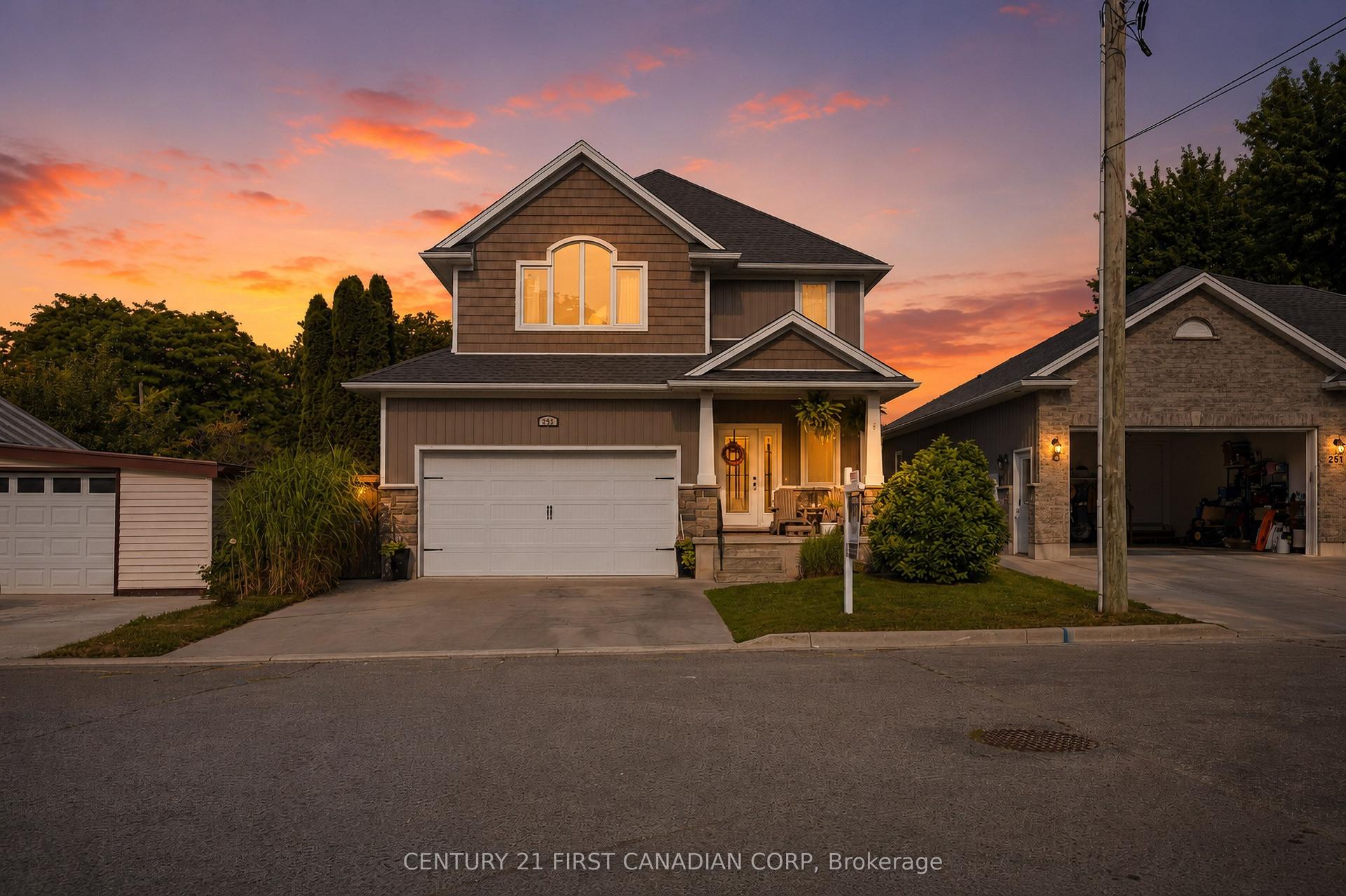 279 Oak Street, Lucan Biddulph — Detached for sale, photo 1