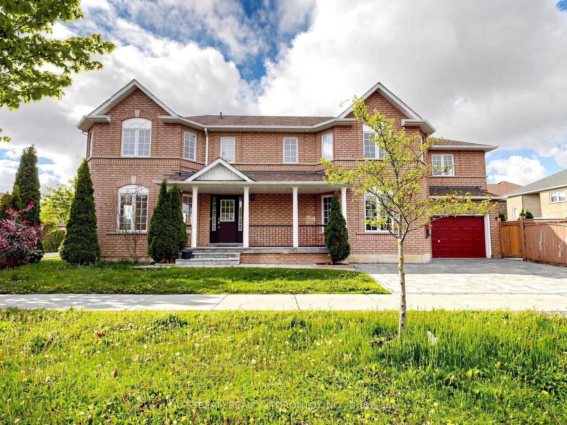 2 Purcell Crescent — photo 1