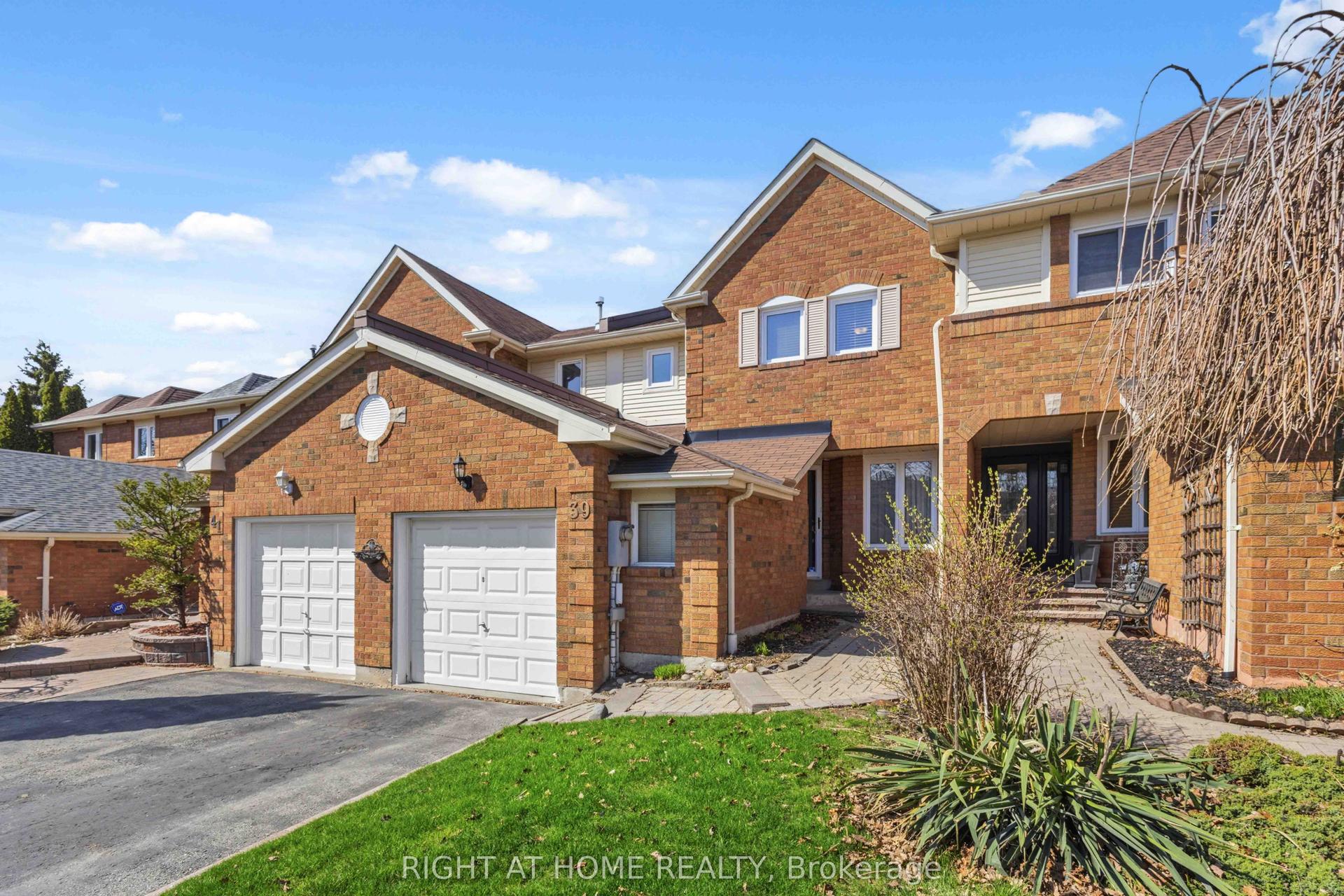 39 Davies Crescent — photo 1