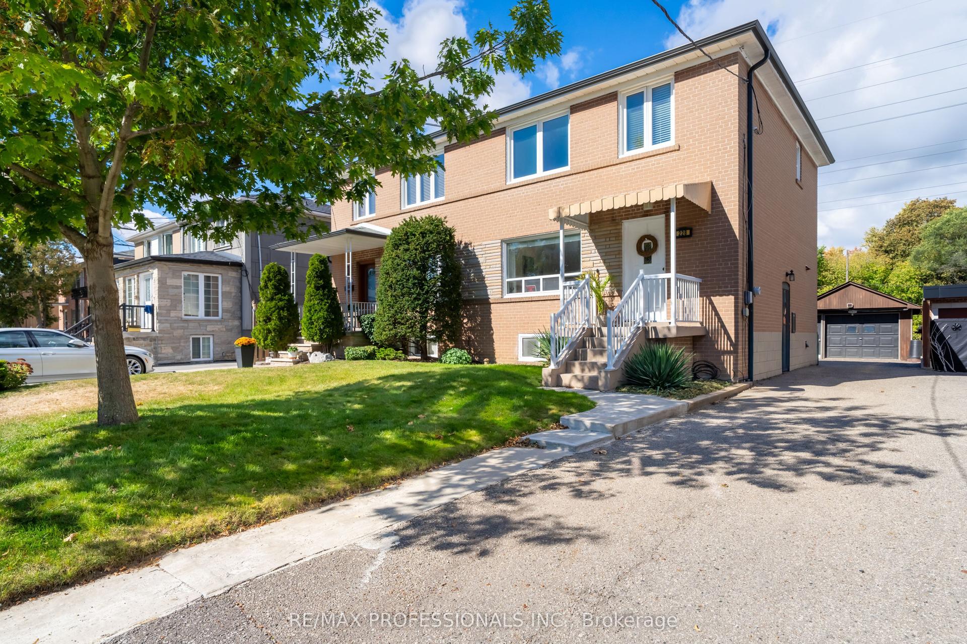 228 Eileen Avenue, Toronto — Semi-Detached for sale, photo 1