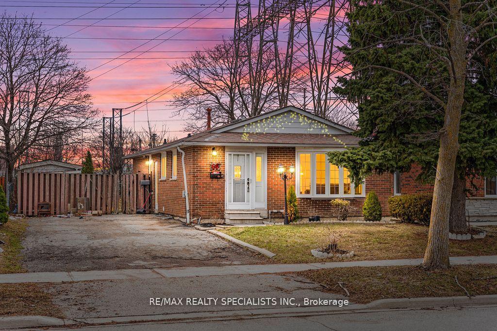 66 Avening Drive — photo 1