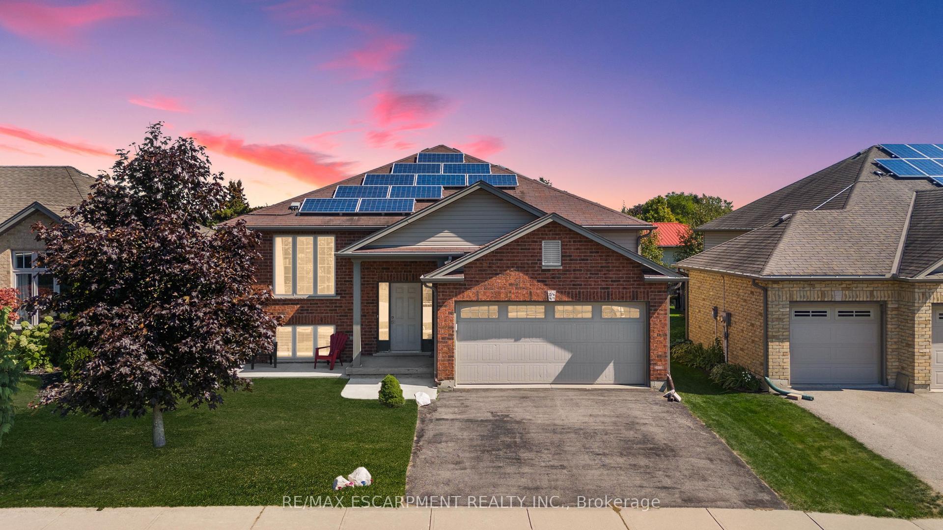 92 White Water Drive, Norfolk — Detached for sale, photo 1