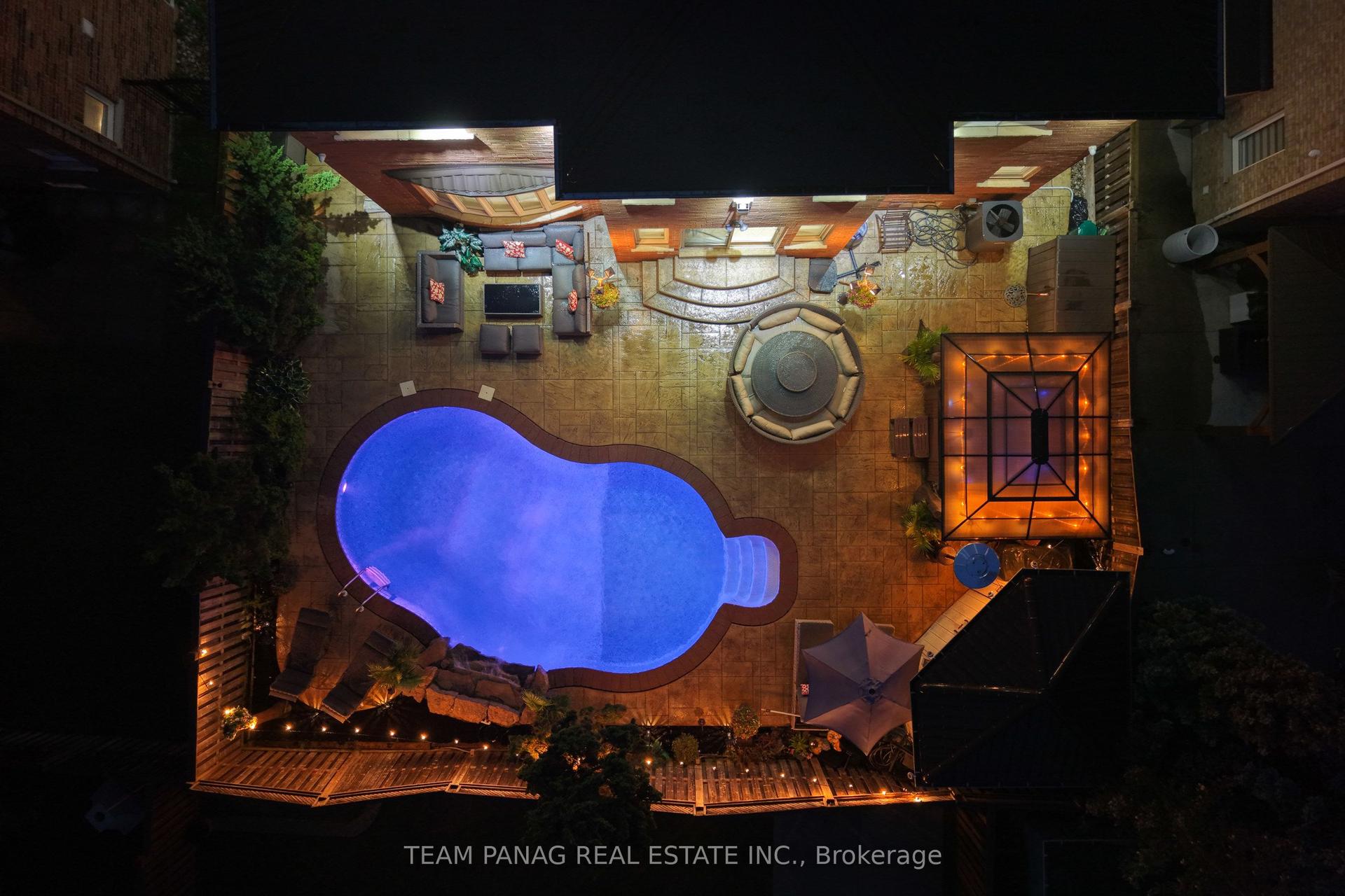 23 Fontainebleu Road — photo 1