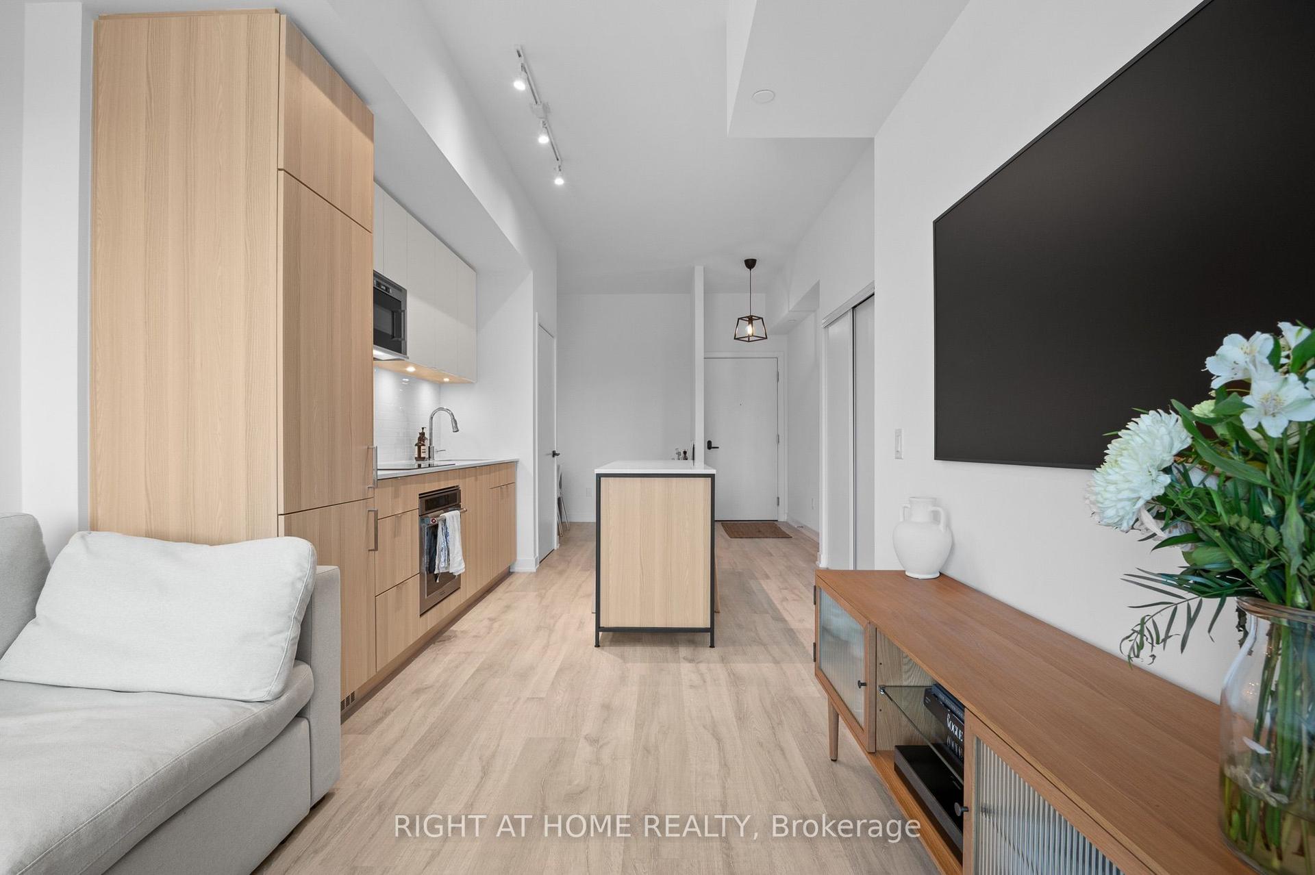 220 Missinnihe Way, Mississauga — Condo for lease, photo 1
