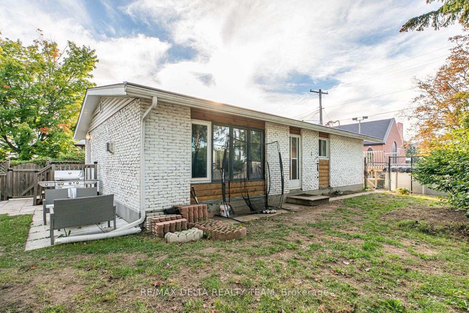 2465 Tupper Avenue — photo 1