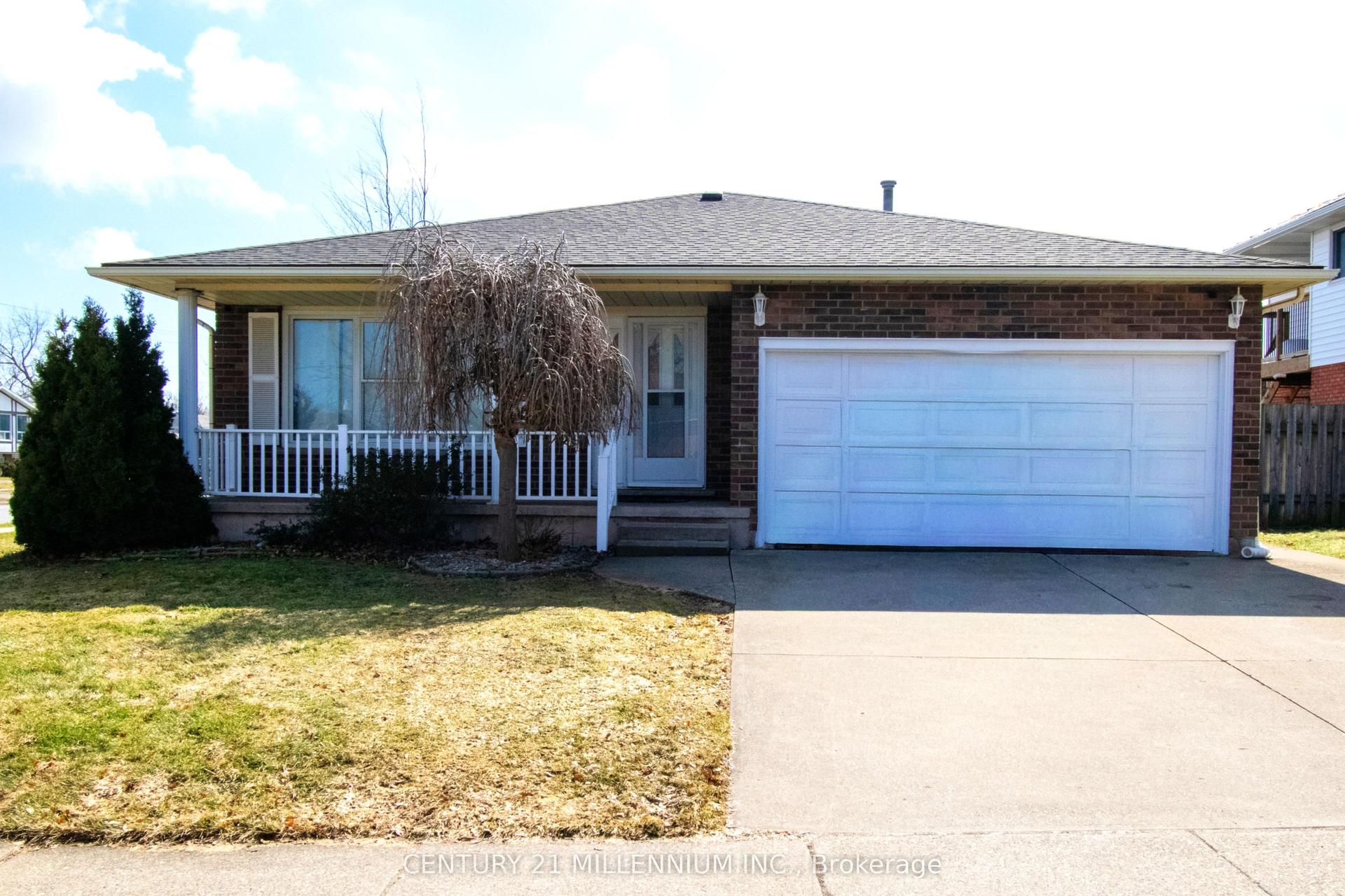 3 College Park Drive, Welland — Detached for sale, photo 1