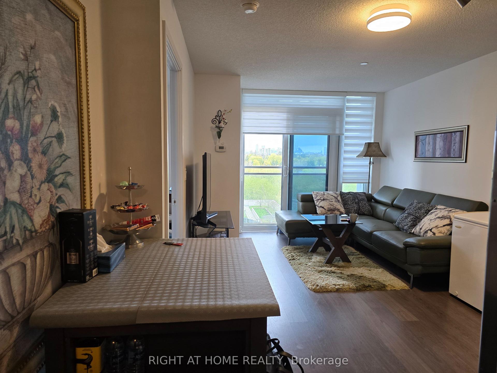 255 Village Green Square 606 #606 — photo 1