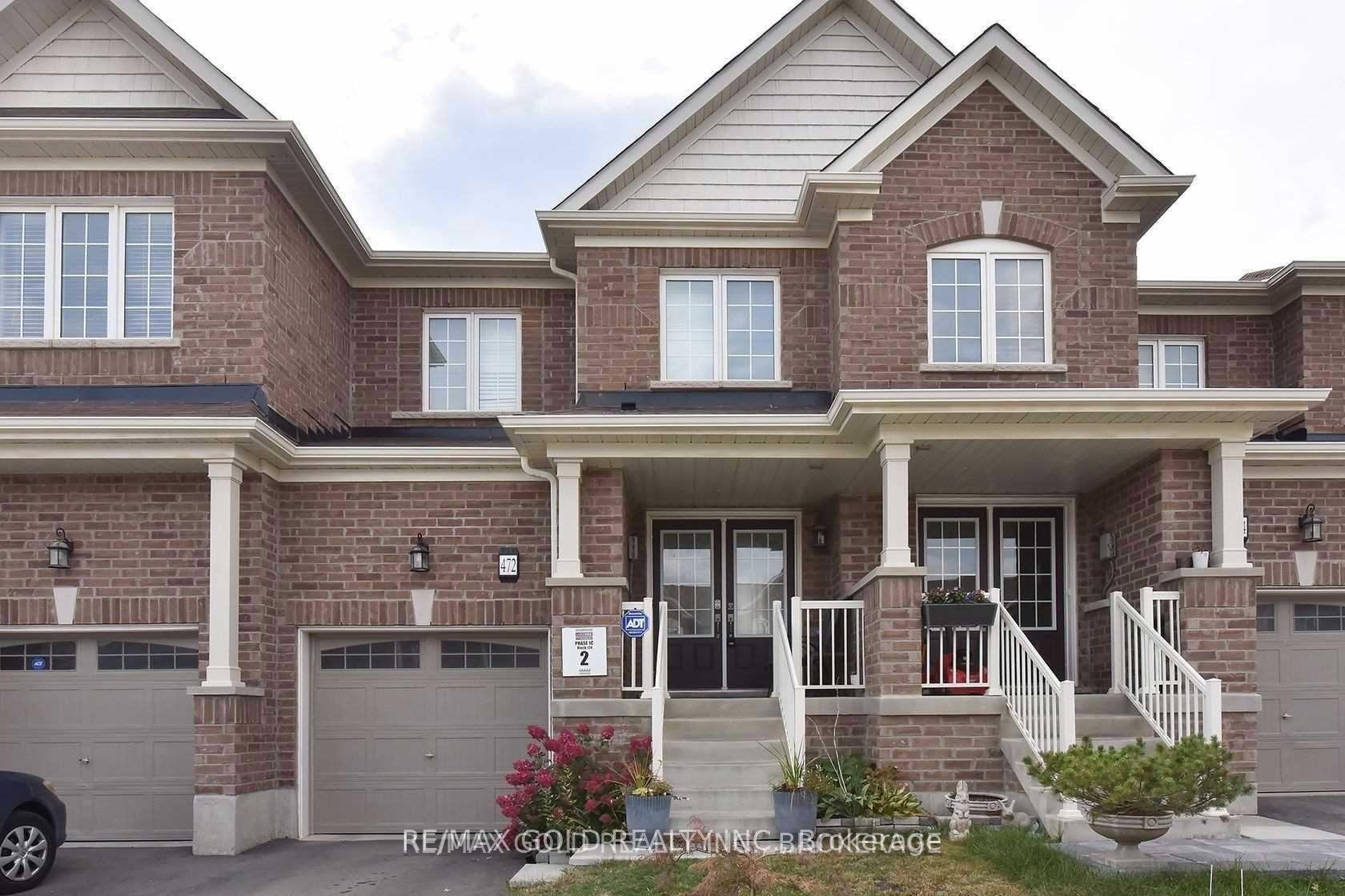 472 Queen Mary Drive — photo 1