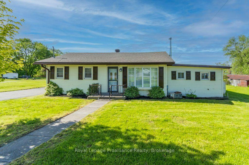 85 Manley Drive, Belleville — Detached for sale, photo 1