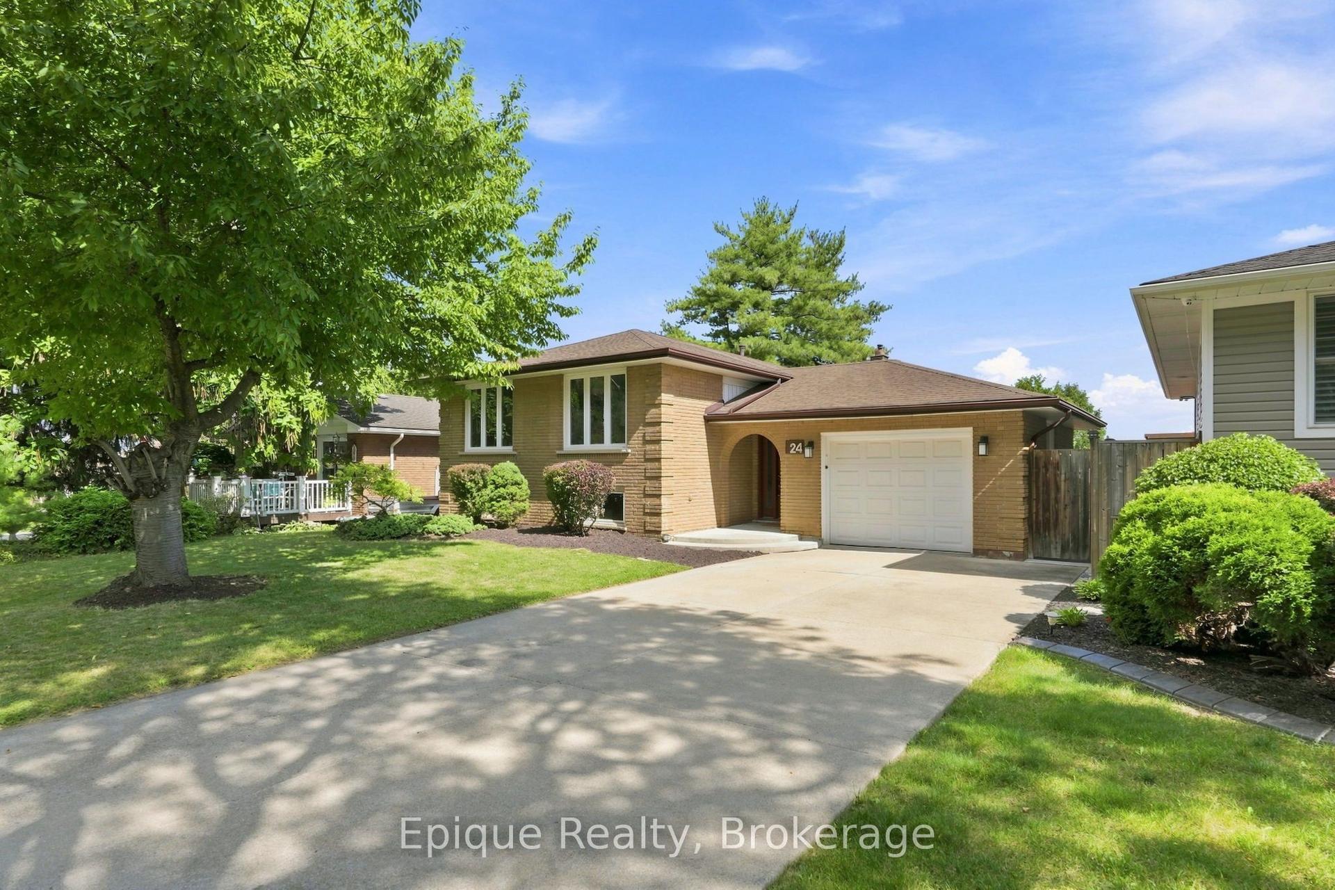 24 Brae Crest Drive, Hamilton — Detached for sale, photo 1