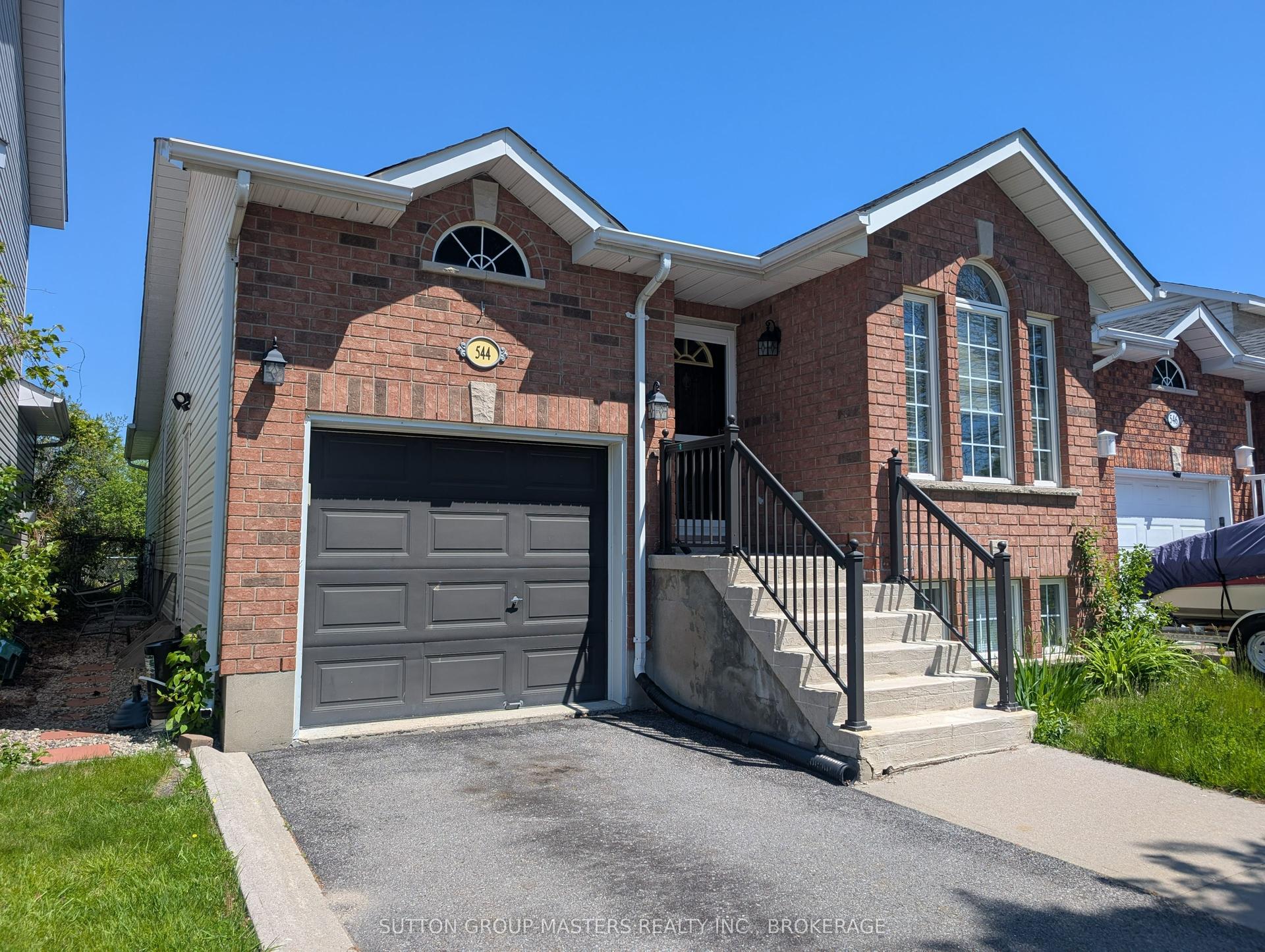 544 Freeman Crescent — photo 1