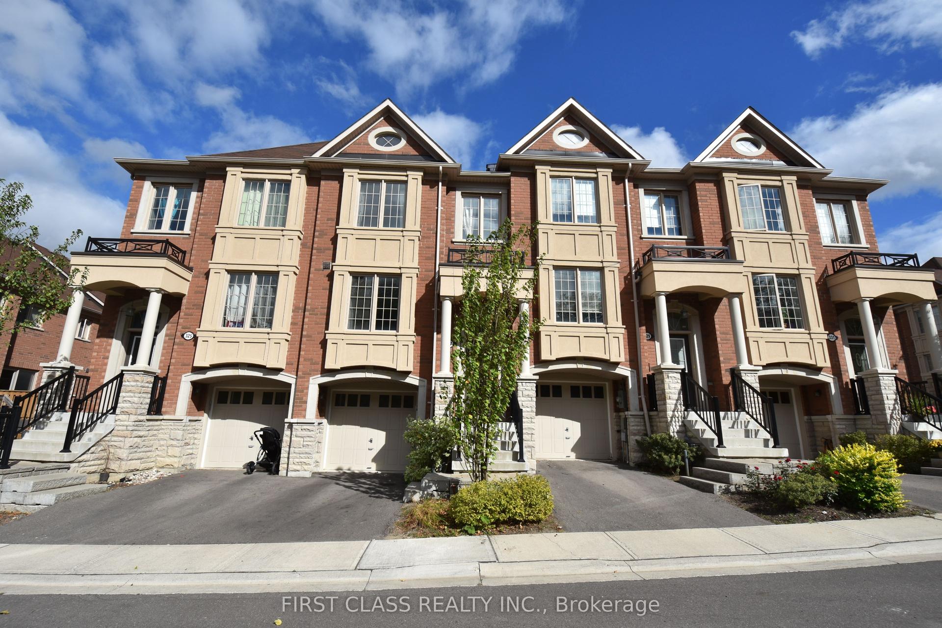 327 Doak Lane, Newmarket — Townhouse for lease, photo 1