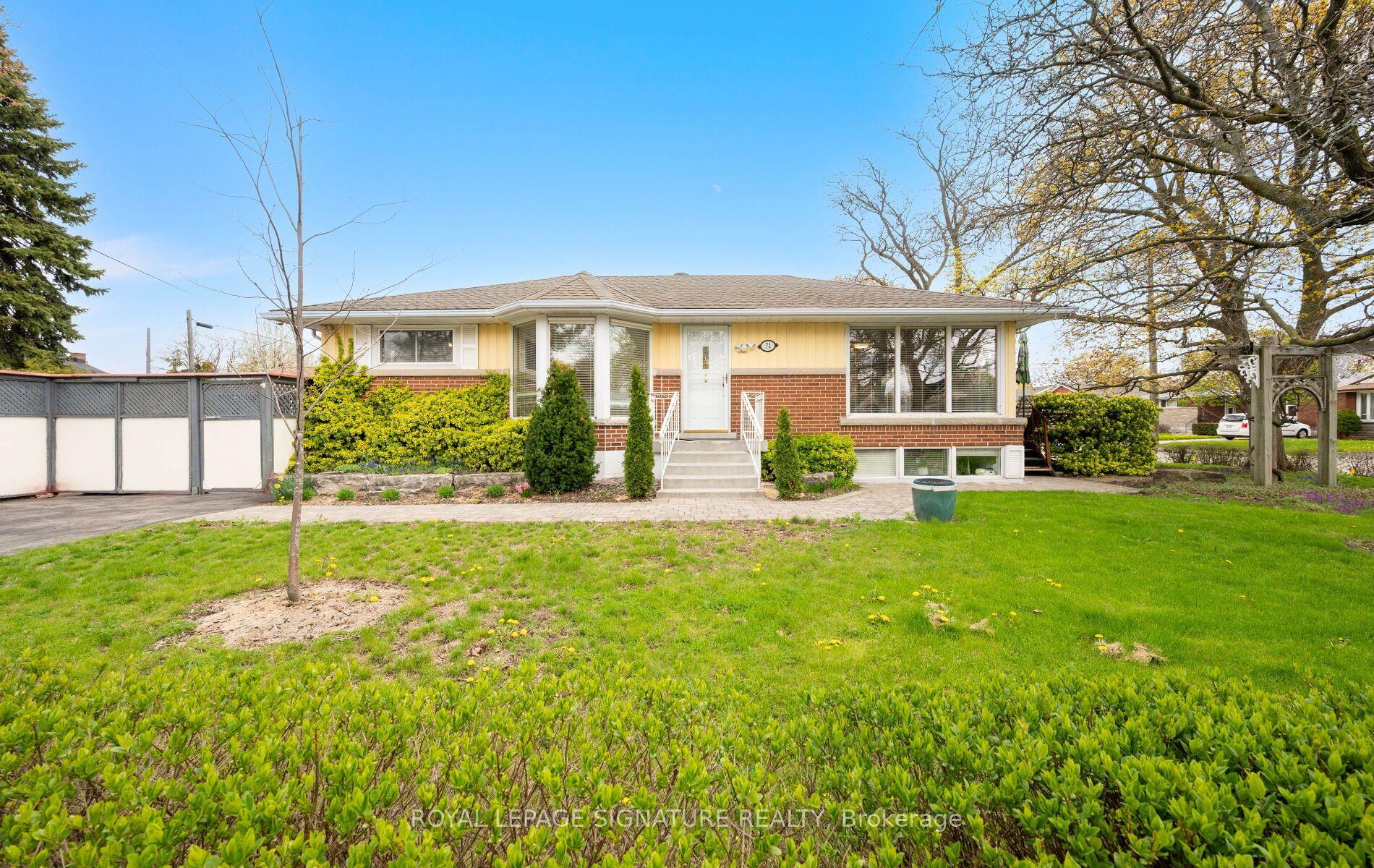 71 Grenadier Drive — photo 1