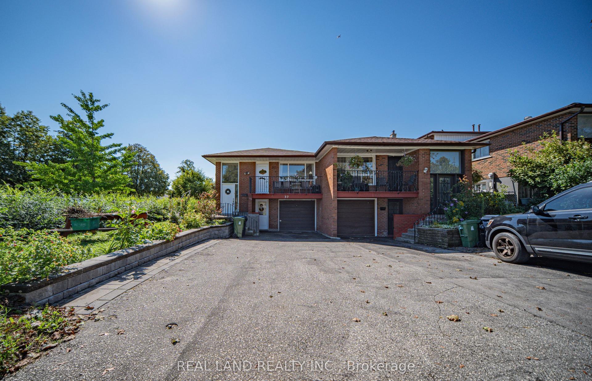 37 Pawnee Avenue, Toronto — Semi-Detached for sale, photo 1