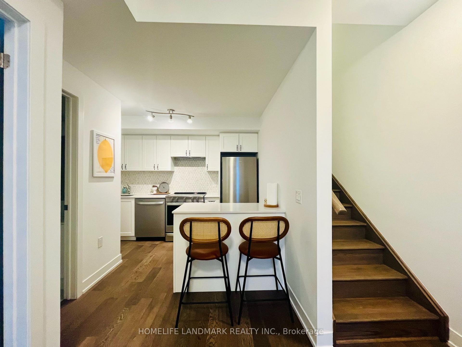 1095 Douglas McCurdy Common 154 #154 — photo 1