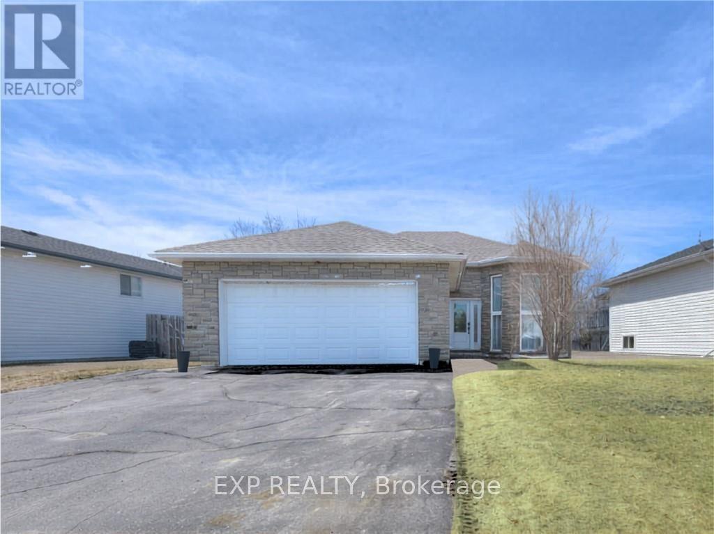 4343 Chateau Crescent — photo 1