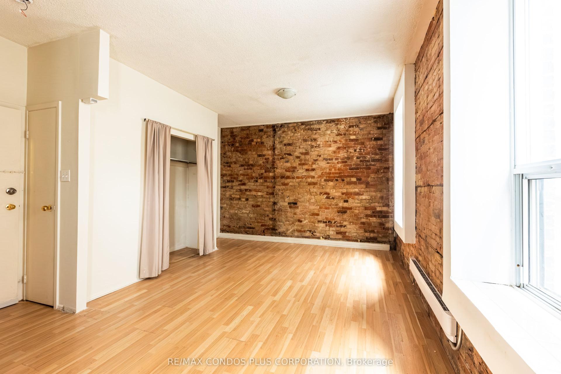 225 Gladstone Avenue 204 #204 — photo 1