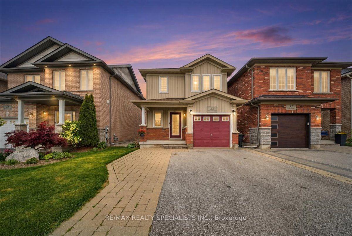 41 Armstrong Crescent — photo 1