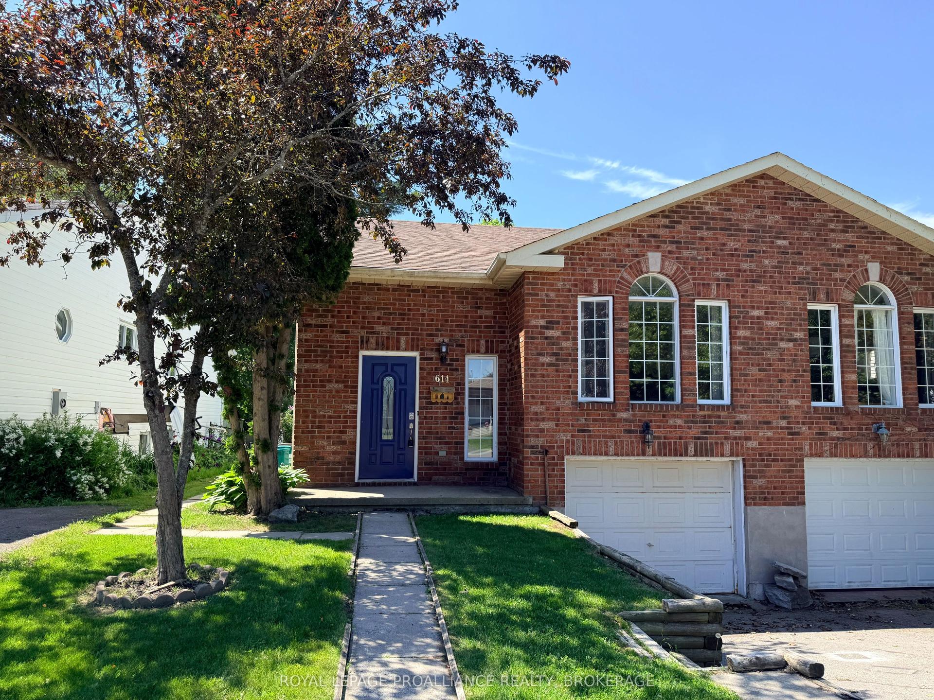 614 Barnsley Crescent — photo 1