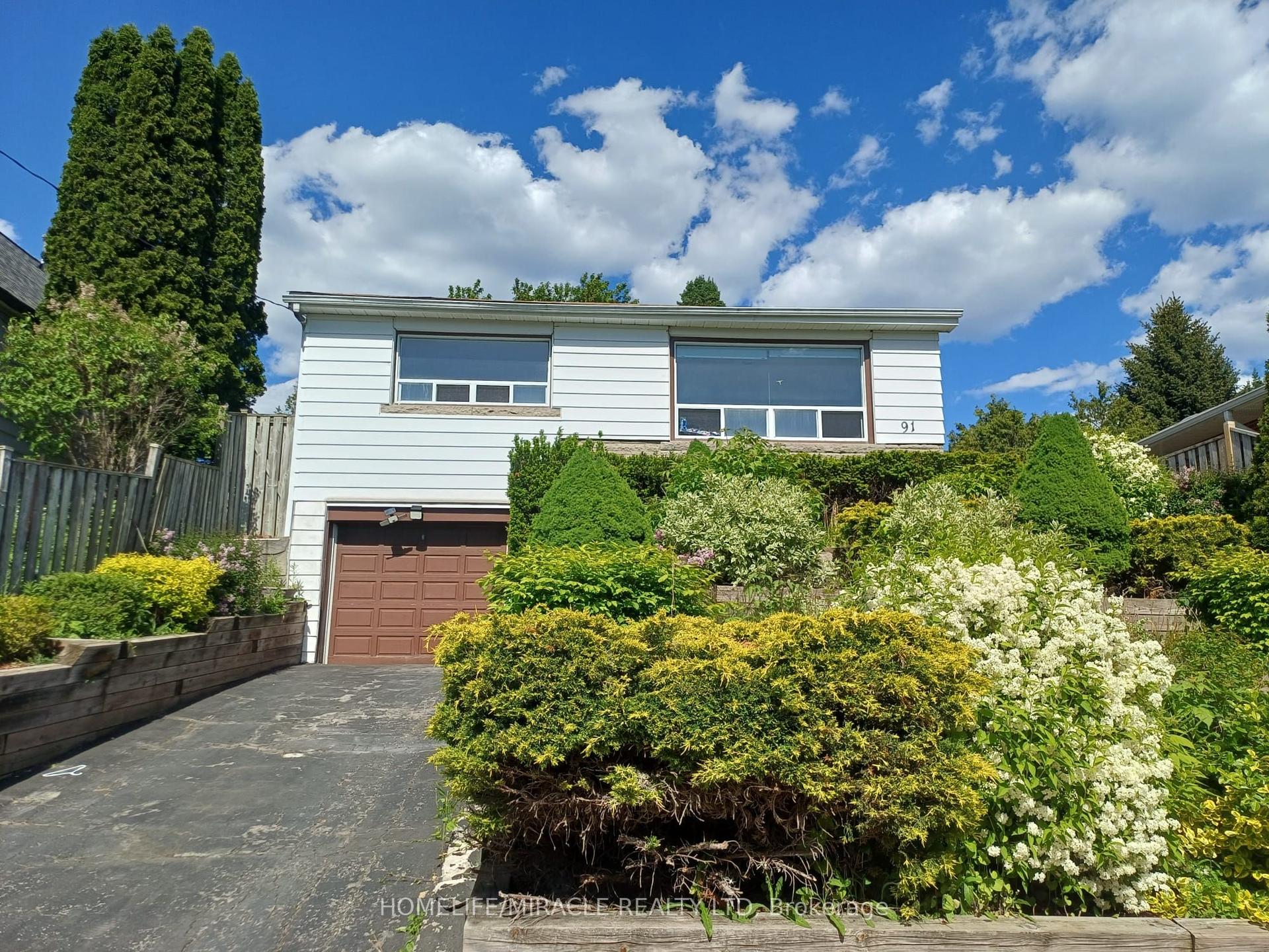 91 pitt Avenue — photo 1
