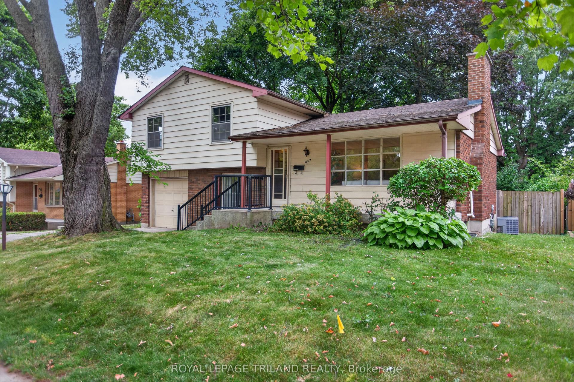 657 Viscount Road, London South — Detached for sale, photo 1