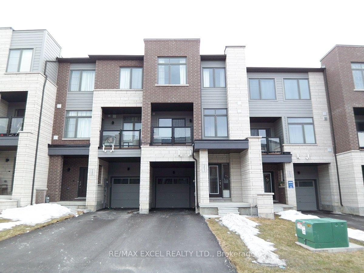 251 Vivant Street, Newmarket — Townhouse for lease, photo 1