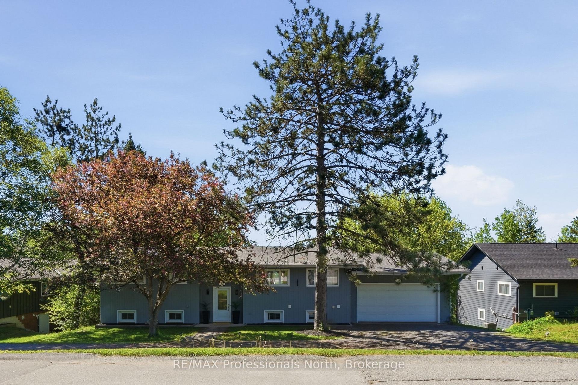 155 Hunters Bay Drive — photo 1