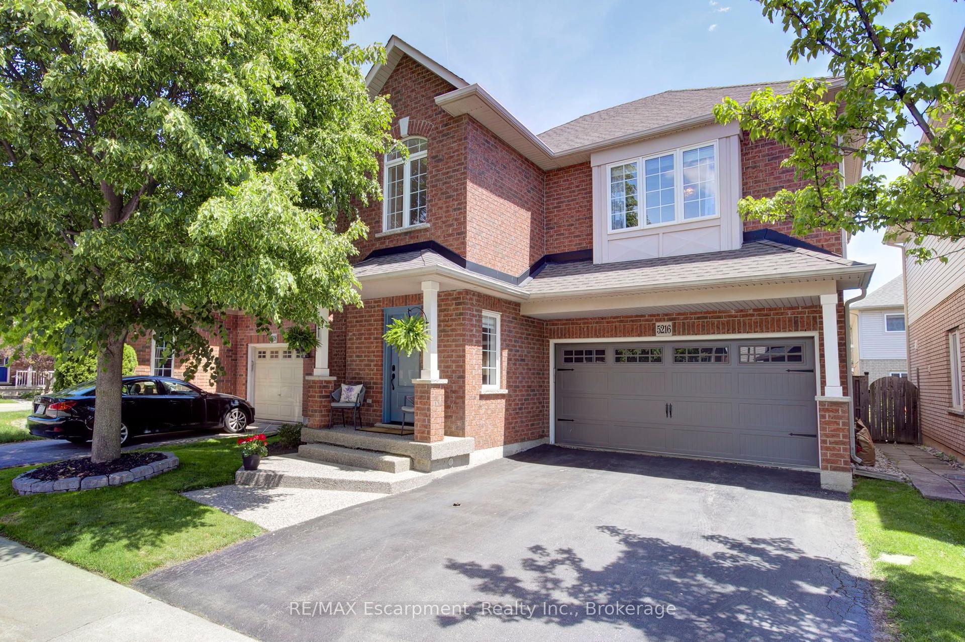 5216 Garland Crescent — photo 1