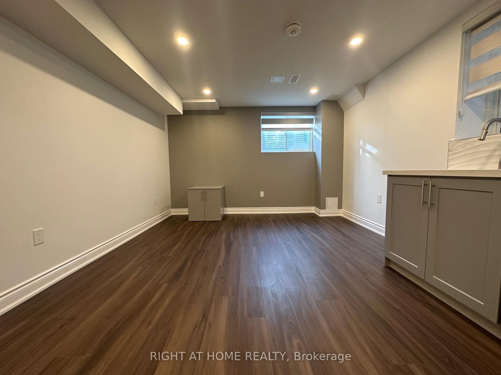 481 Bergamot Avenue, Milton — Semi-Detached for lease, photo 1